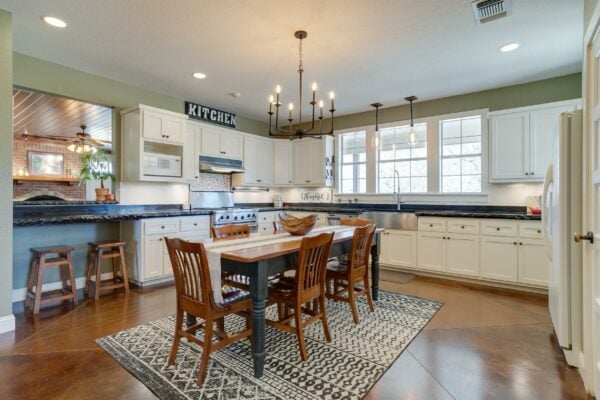 An image that shows 104 Ranchway (35 Of 72)