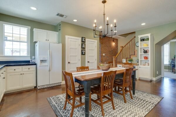 An image that shows 104 Ranchway (37 Of 72)