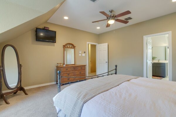 An image that shows 104 Ranchway (43 Of 72)