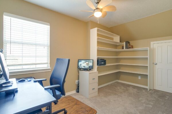 An image that shows 104 Ranchway (44 Of 72)