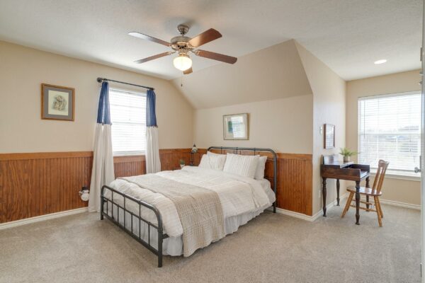 An image that shows 104 Ranchway (55 Of 72)