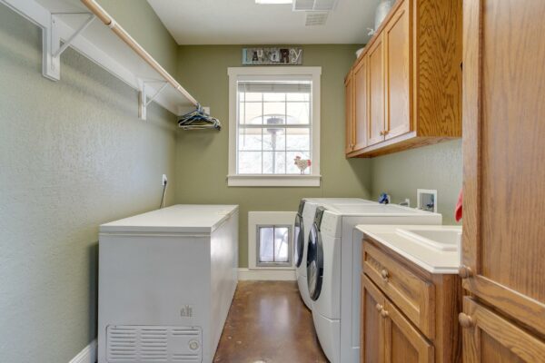 An image that shows 104 Ranchway (59 Of 72)