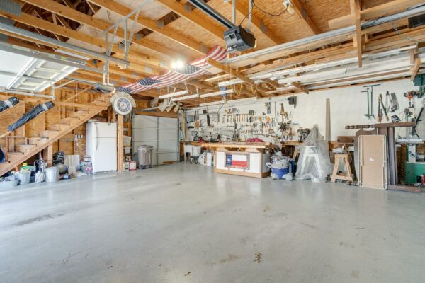 An image that shows 104 Ranchway (60 Of 72)