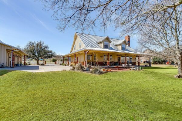 An image that shows 104 Ranchway (67 Of 72)