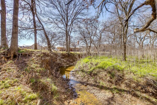 An image that shows 104 Ranchway (72 Of 72)
