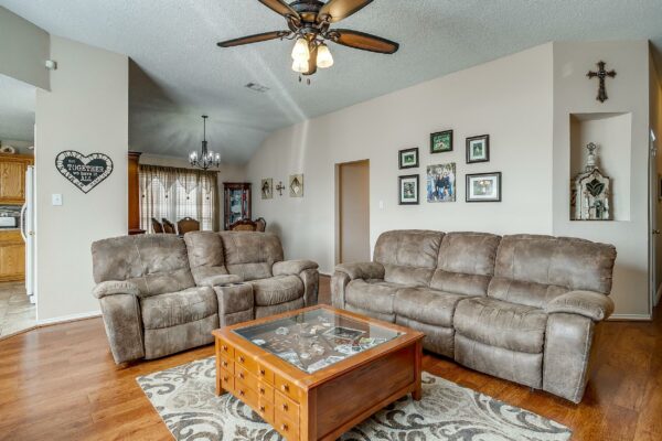 An image that shows 1805 Bertram Dr (11 Of 50)