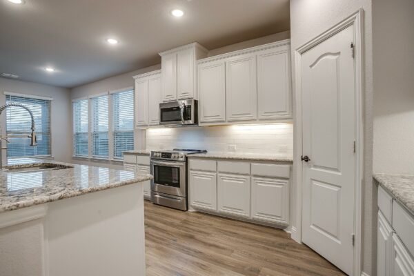 An image that shows 1032 Scarlet Oak Dr (11 Of 48)