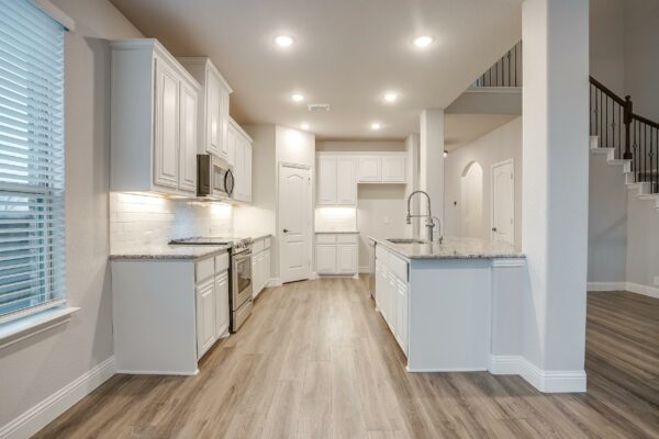 An image that shows 1032 Scarlet Oak Dr (14 Of 48)