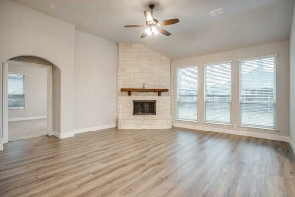 An image that shows 1032 Scarlet Oak Dr (18 Of 48)