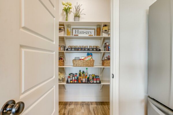 An image that shows 6341 Rhoden Ave (31 Of 75)