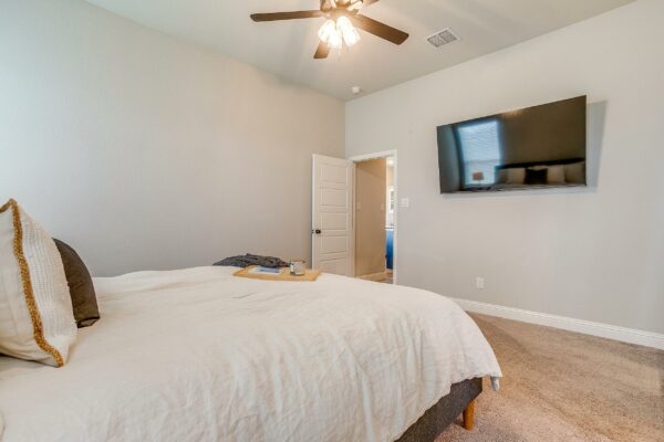 An image that shows 6341 Rhoden Ave (35 Of 75)