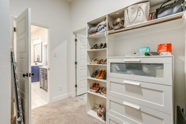 An image that shows 6341 Rhoden Ave (45 Of 75)