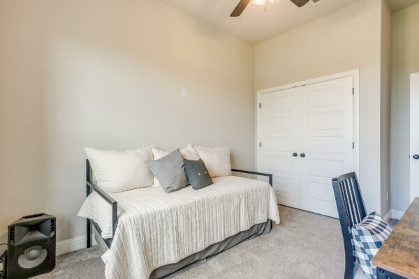 An image that shows 6341 Rhoden Ave (47 Of 75)