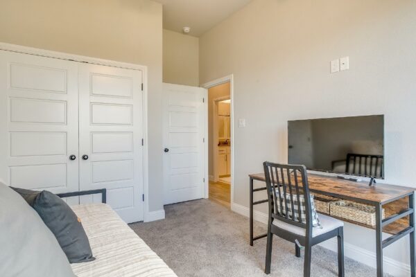 An image that shows 6341 Rhoden Ave (48 Of 75)