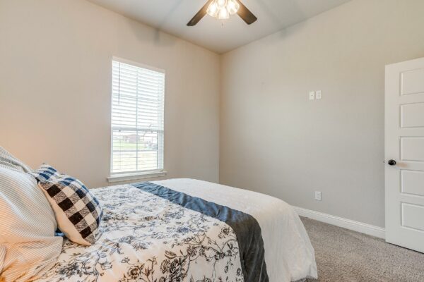 An image that shows 6341 Rhoden Ave (51 Of 75)