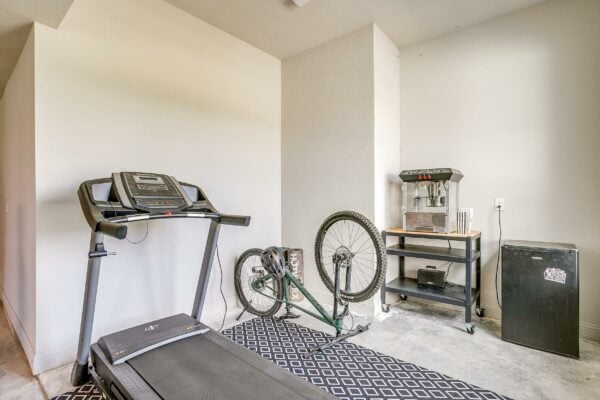 An image that shows 6341 Rhoden Ave (60 Of 75)