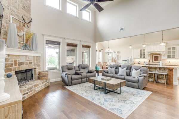 An image that shows 7350 Weatherby Rd. (10 Of 40)