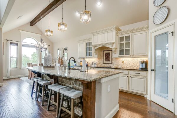 An image that shows 7350 Weatherby Rd. (11 Of 40)