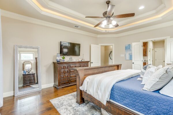 An image that shows 7350 Weatherby Rd. (17 Of 40)