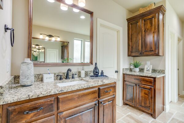 An image that shows 7350 Weatherby Rd. (19 Of 40)