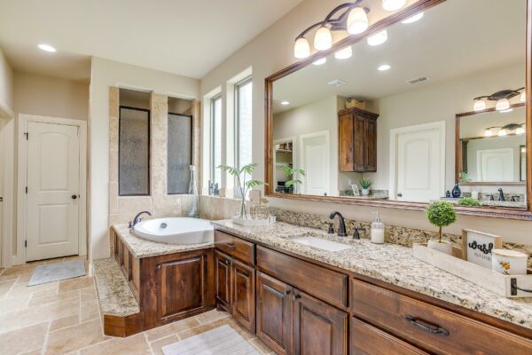An image that shows 7350 Weatherby Rd. (20 Of 40)