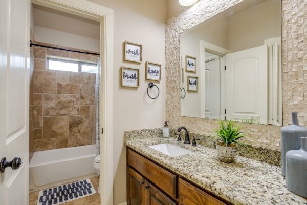 An image that shows 7350 Weatherby Rd. (26 Of 40)