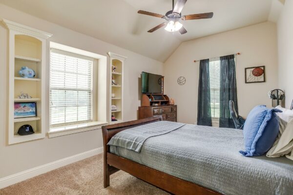 An image that shows 7350 Weatherby Rd. (29 Of 40)
