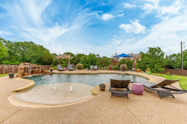 An image that shows 7350 Weatherby Rd. (35 Of 40)