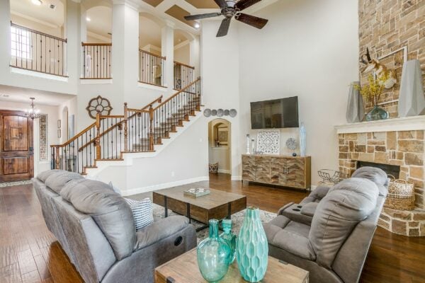 An image that shows 7350 Weatherby Rd. (8 Of 40)
