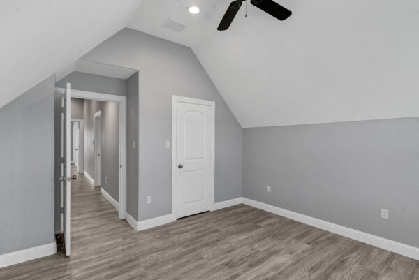 An image that shows 36 Modlux.media.10027 Wild Rose Cir Dsc00675