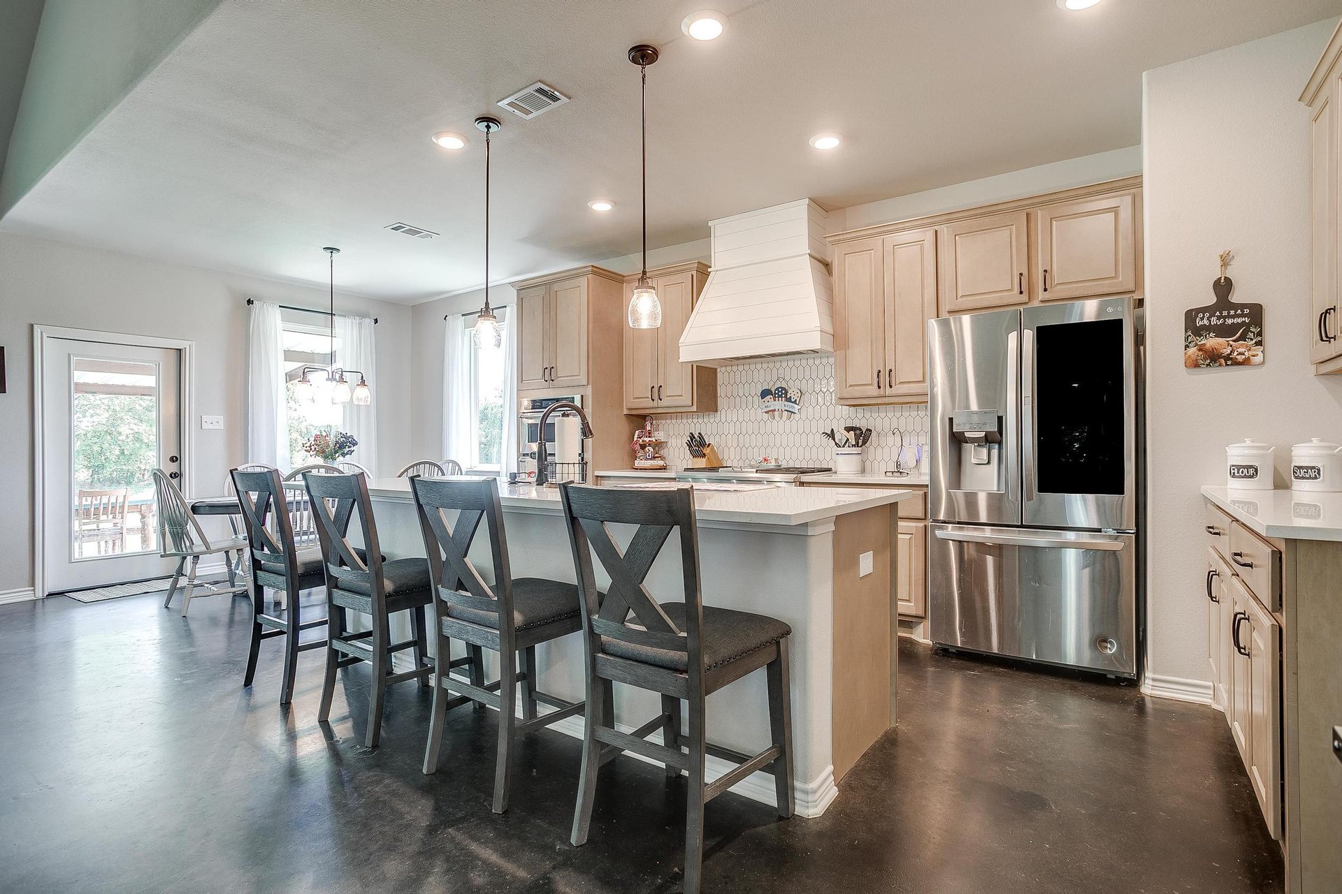 An image that shows 312 E Vaughn (28 Of 50)