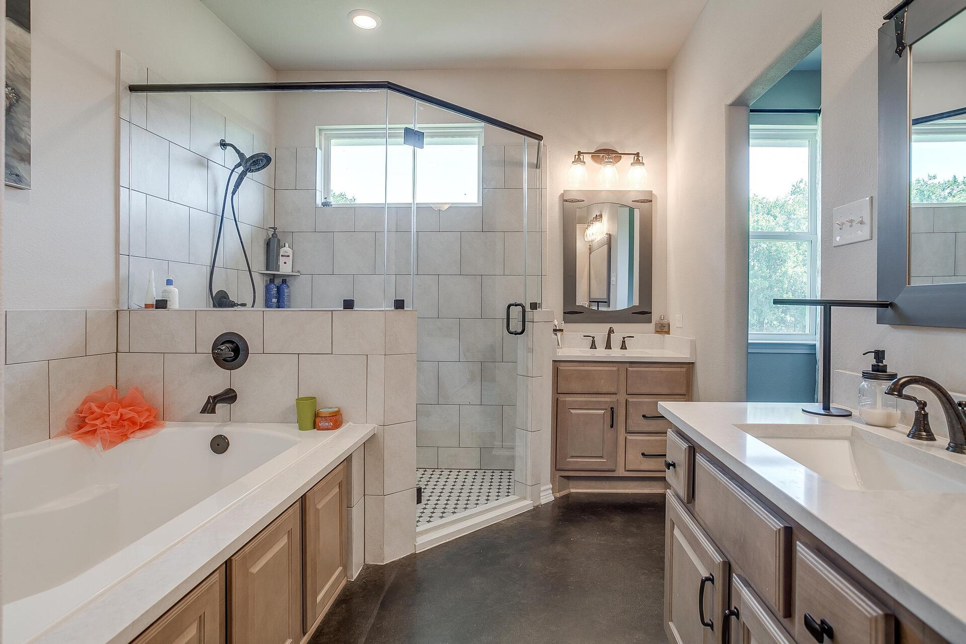 An image that shows 312 E Vaughn (33 Of 50)