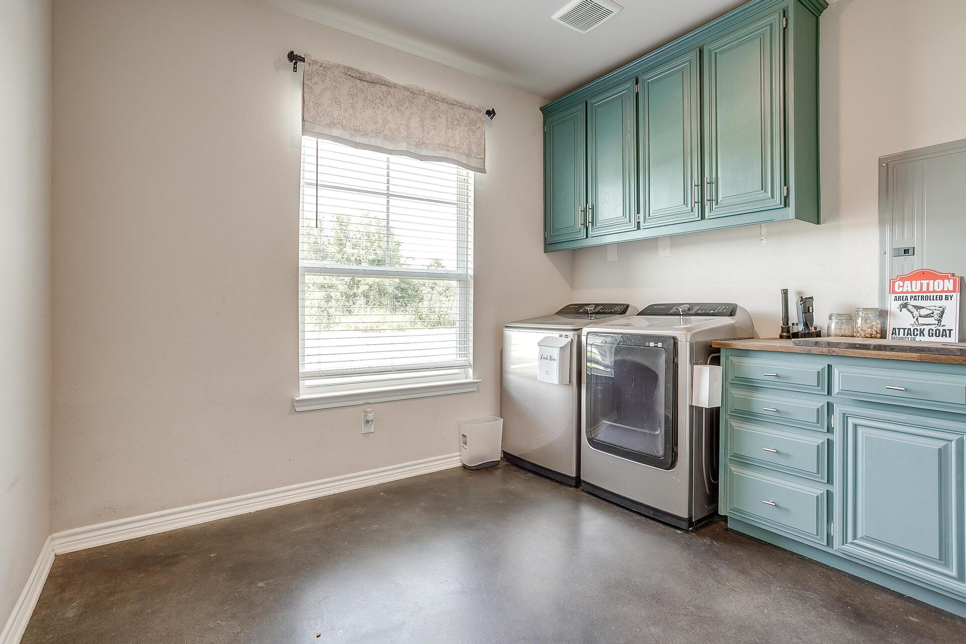 An image that shows 312 E Vaughn (42 Of 50)