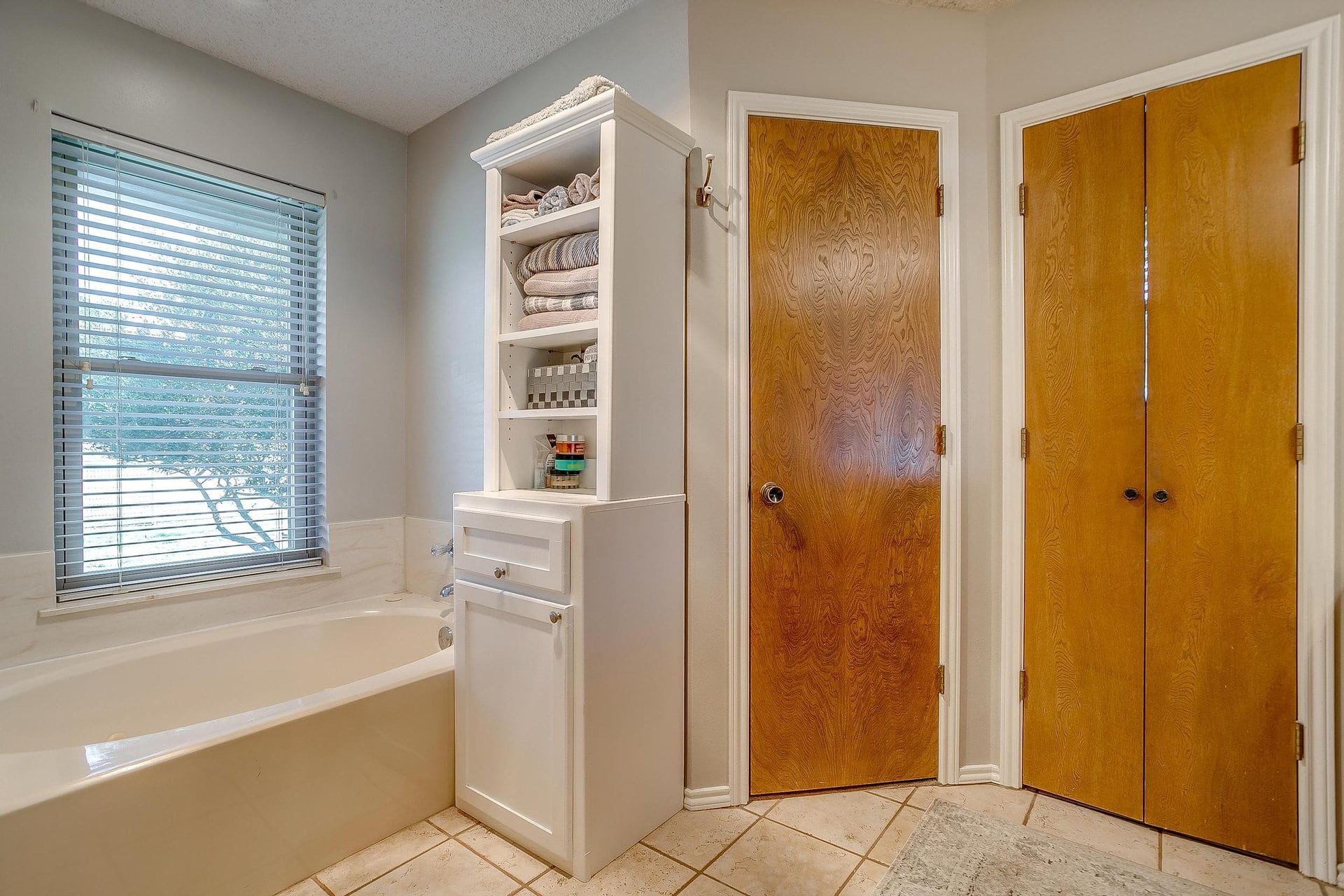 An image that shows 717 J Marie Ct (23 Of 46)