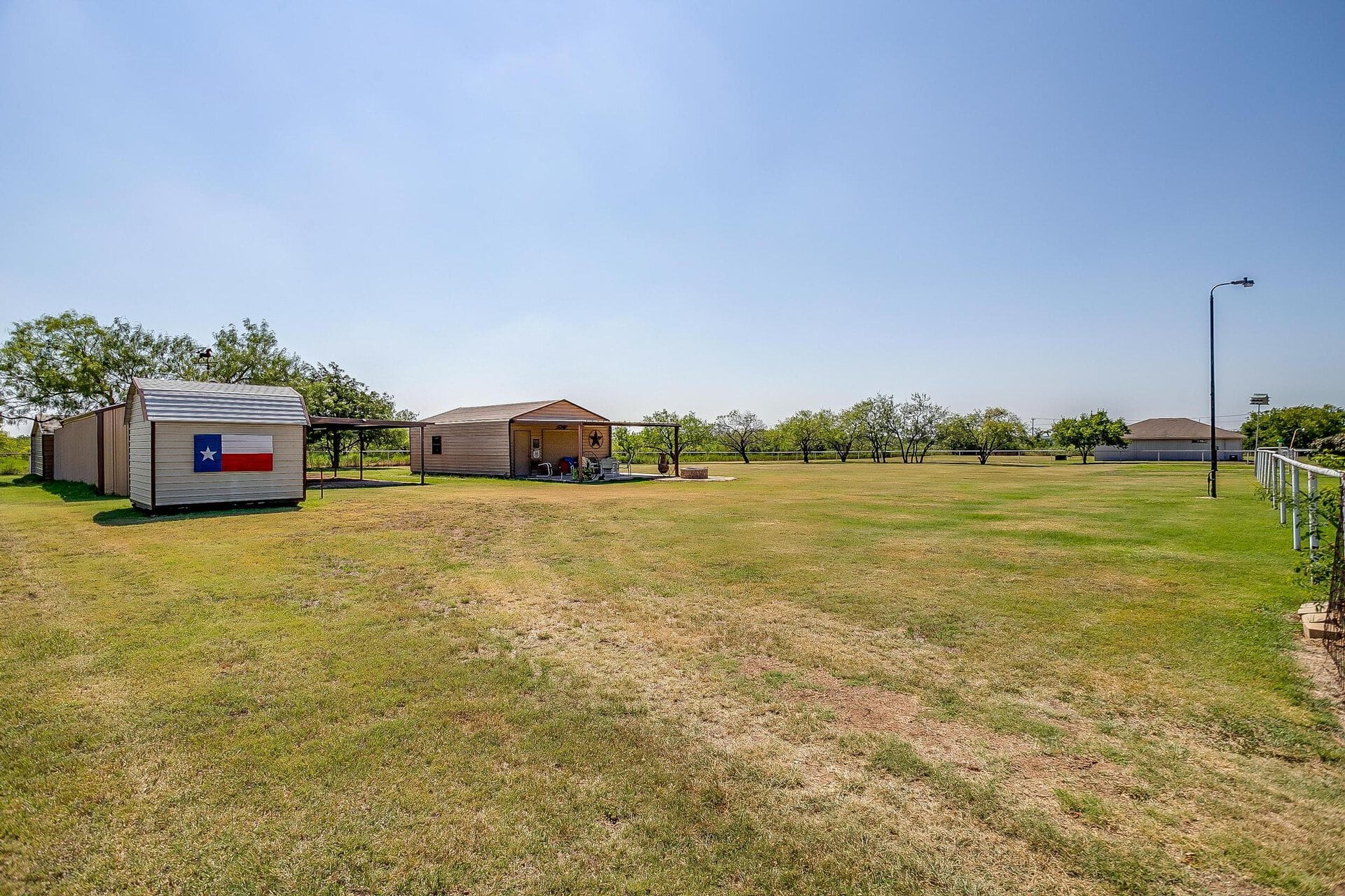 An image that shows 717 J Marie Ct (39 Of 46)
