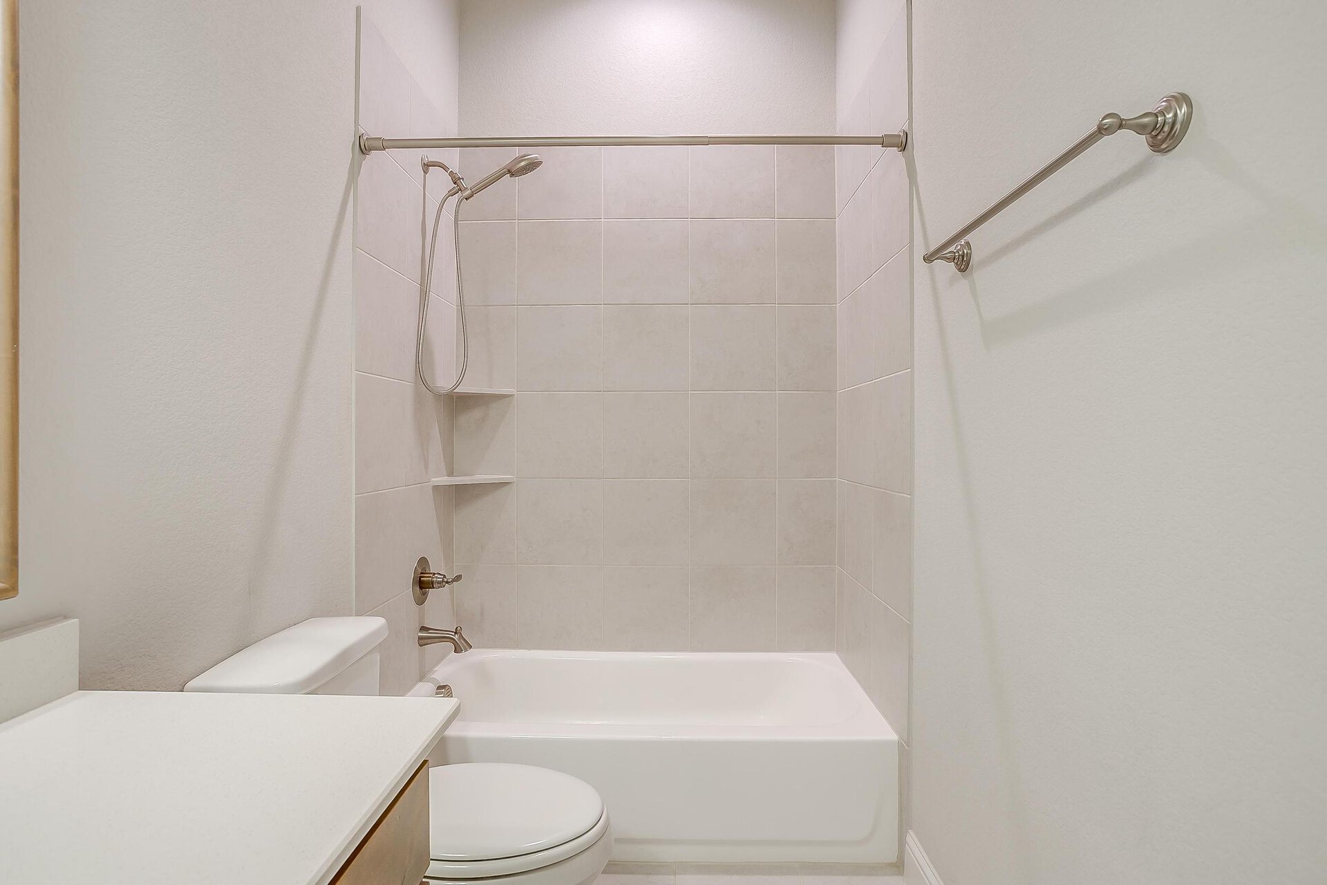 An image that shows 124 Sapphire Lane (11 Of 38)