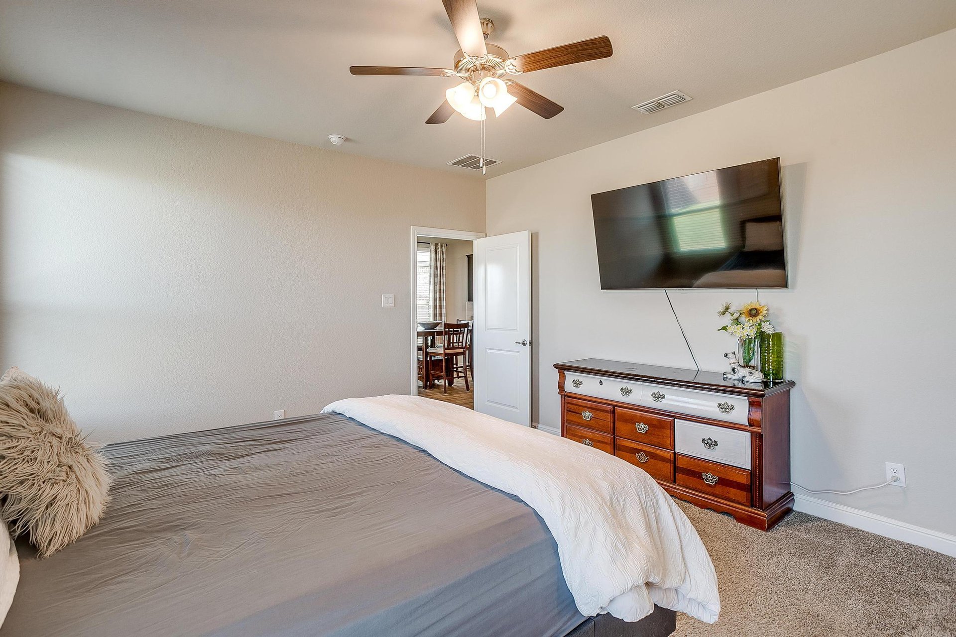 An image that shows 1406 Pleasanton Rd. (29 Of 50)