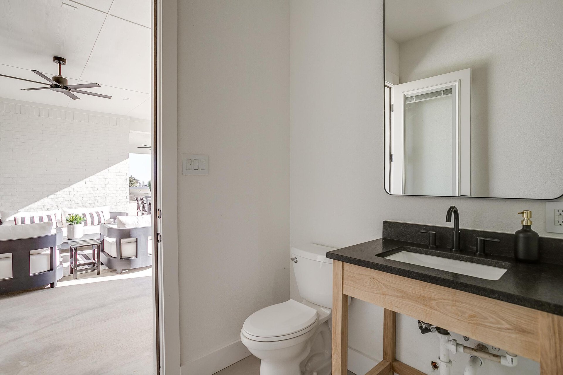 An image that shows 2200 Cotton Tail Way (49 Of 102)