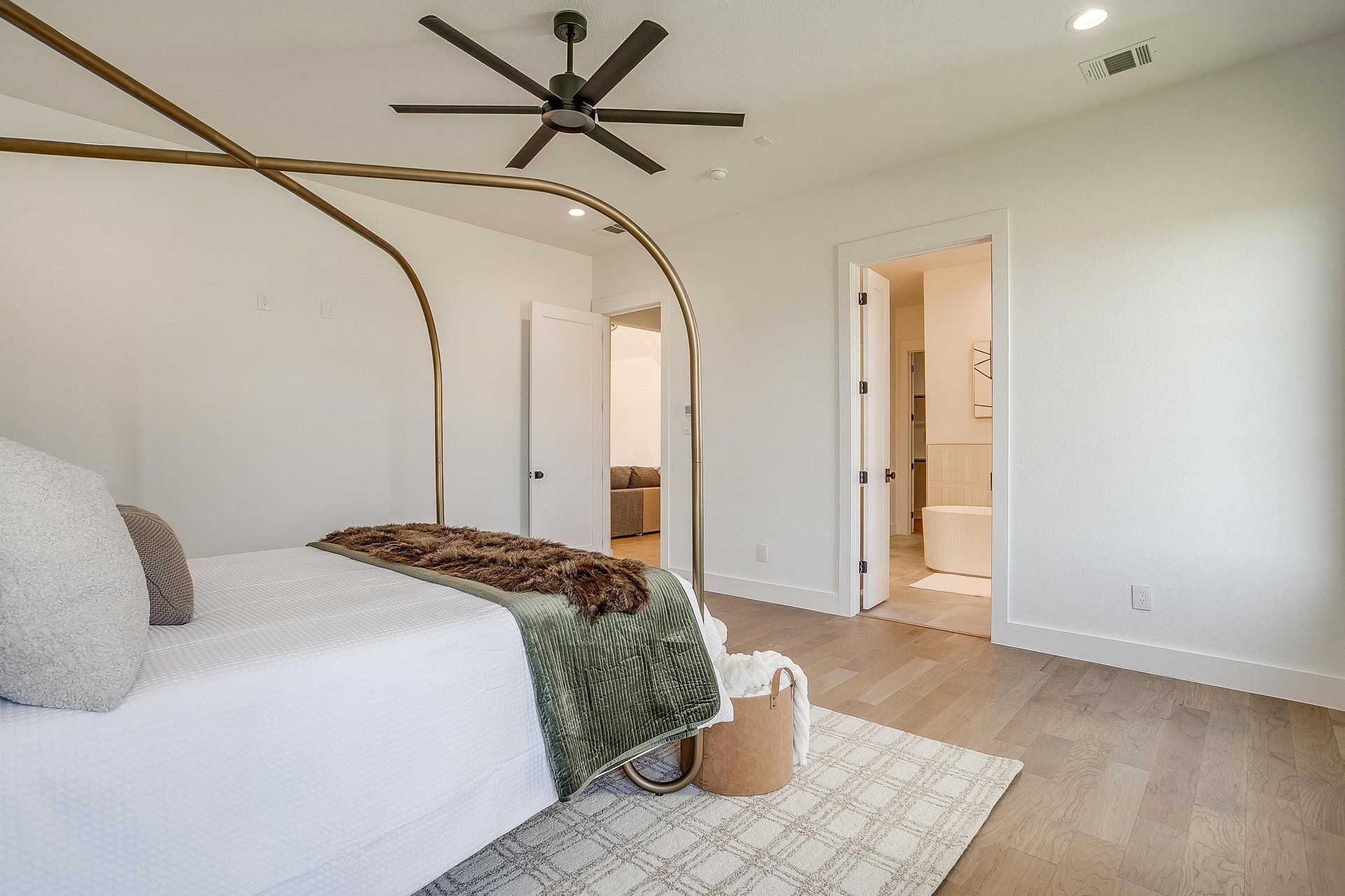 An image that shows 2200 Cotton Tail Way (52 Of 102)