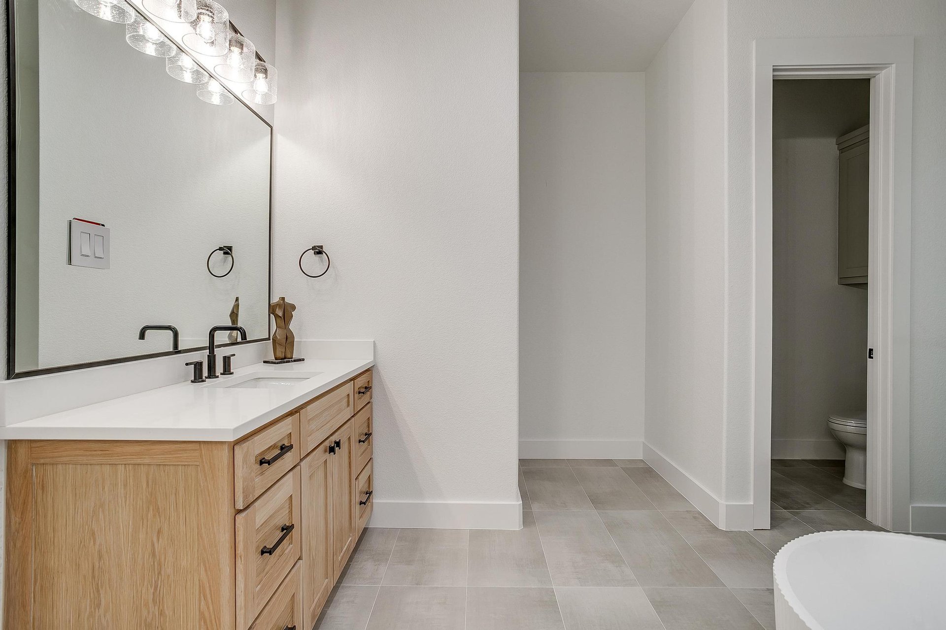 An image that shows 2200 Cotton Tail Way (61 Of 102)