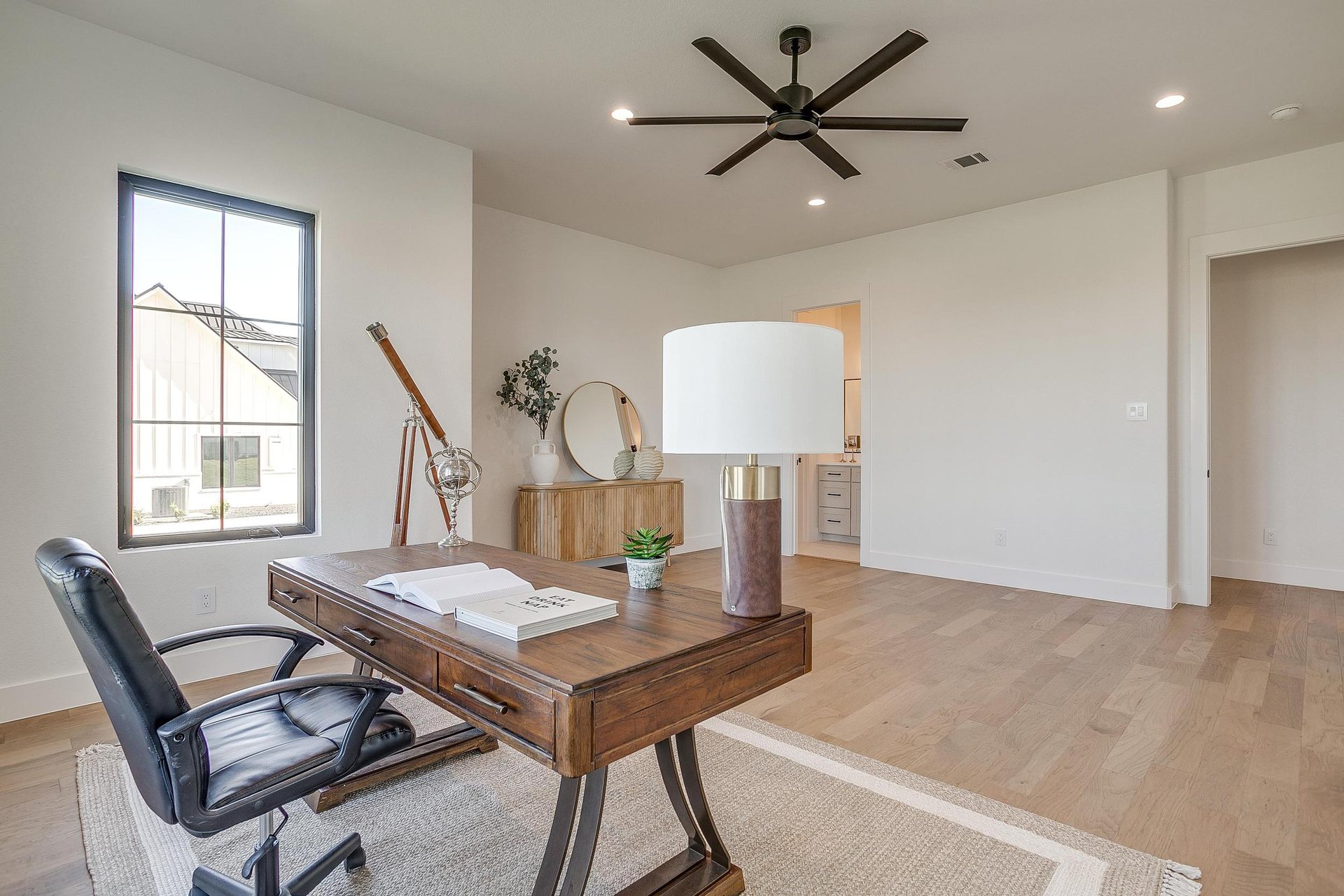 An image that shows 2200 Cotton Tail Way (82 Of 102)