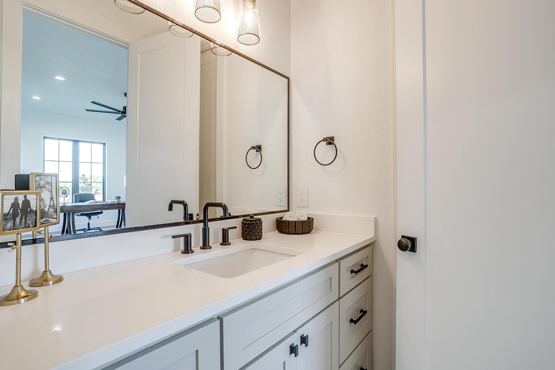 An image that shows 2200 Cotton Tail Way (84 Of 102)