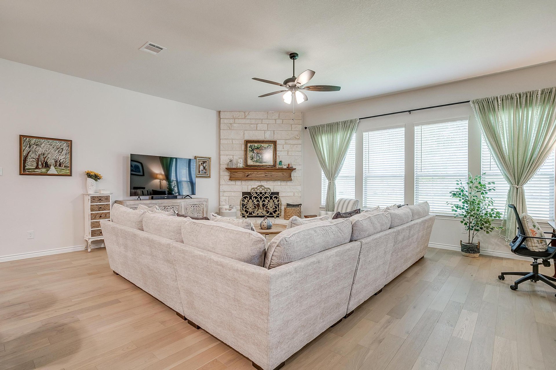 An image that shows 2457 Timber Hills Dr (13 Of 40)