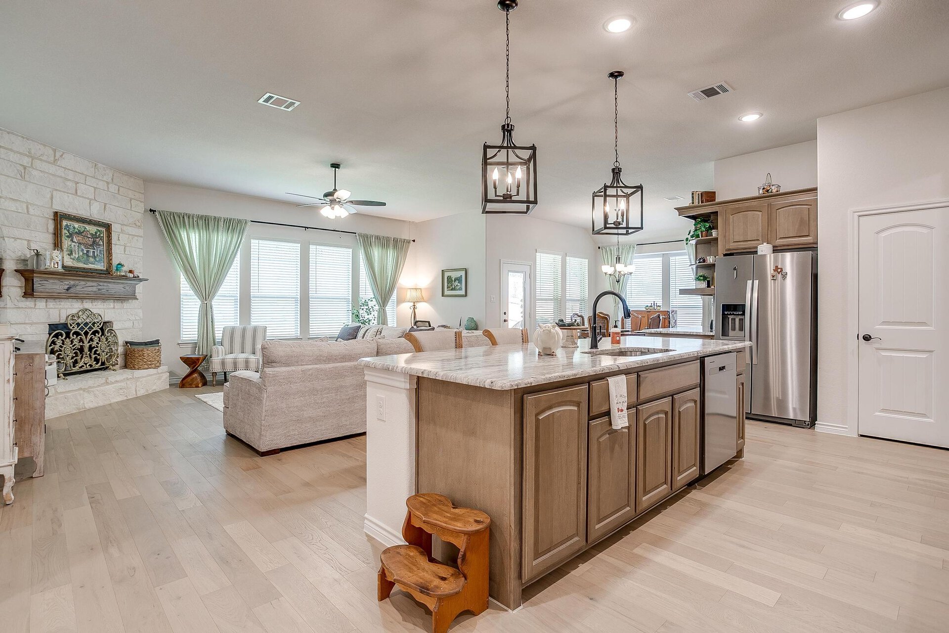 An image that shows 2457 Timber Hills Dr (9 Of 40)