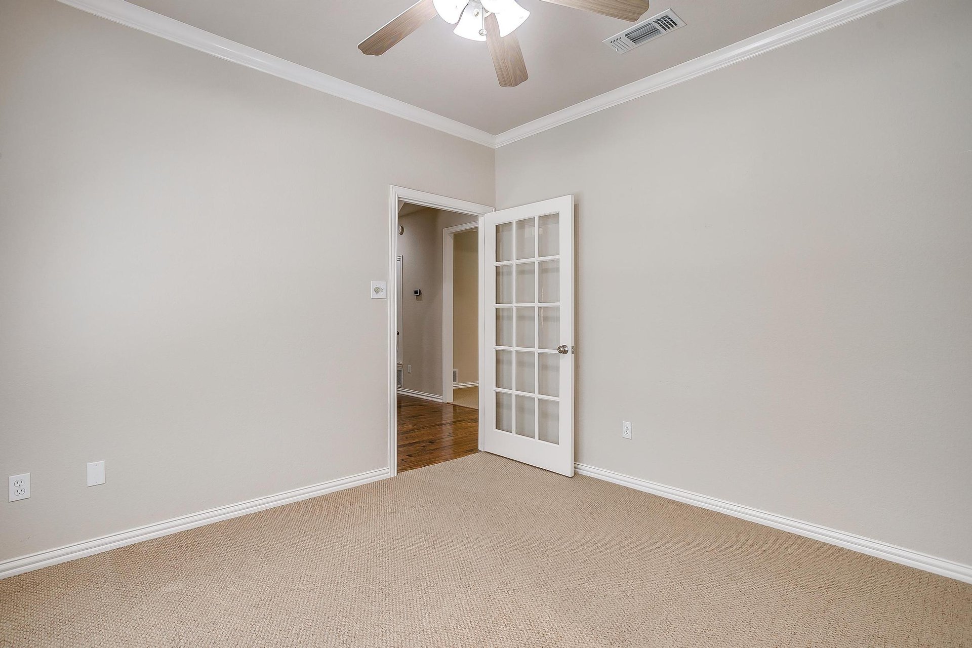 An image that shows 3604 Cliffwood Drive (22 Of 59)