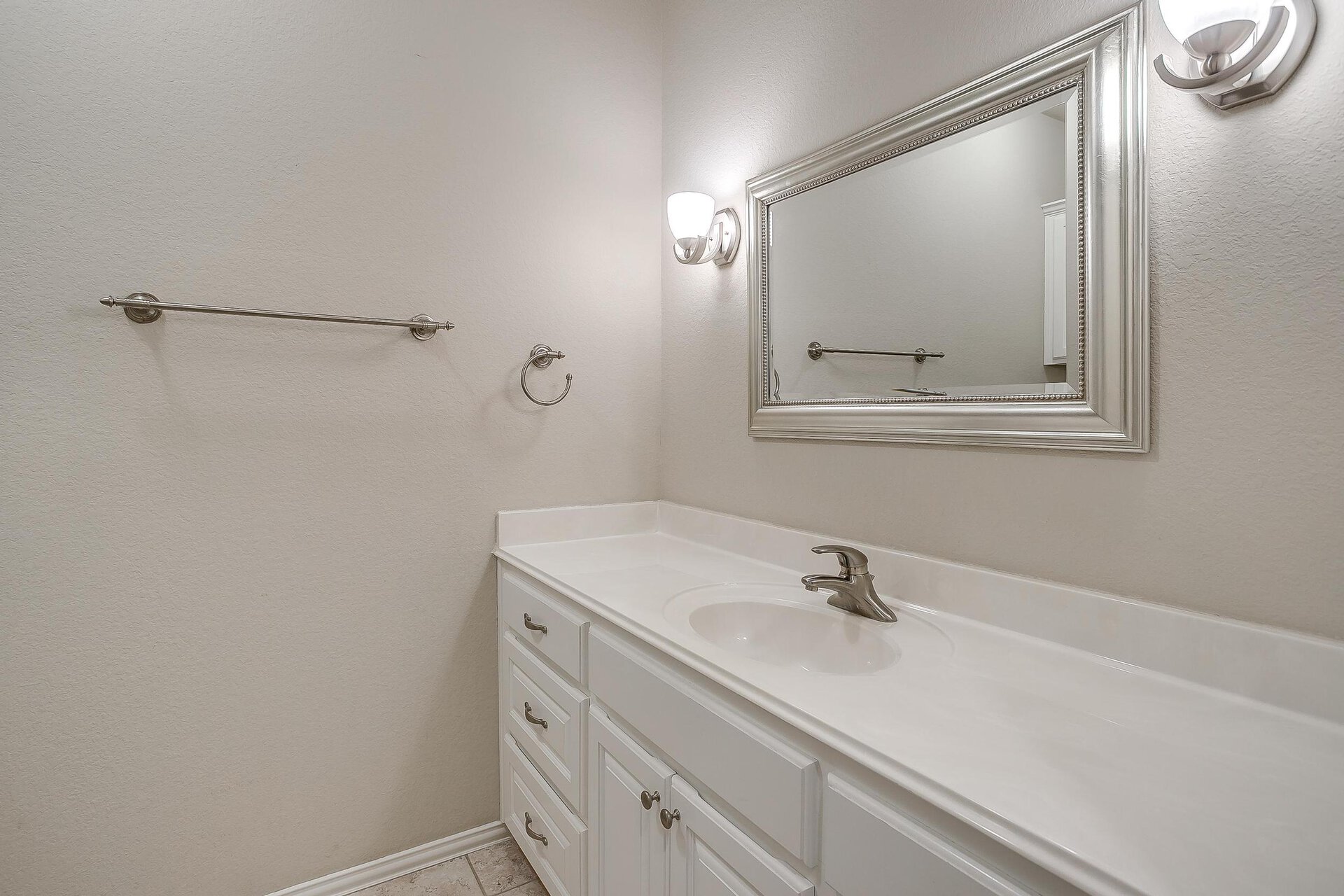 An image that shows 3604 Cliffwood Drive (23 Of 59)