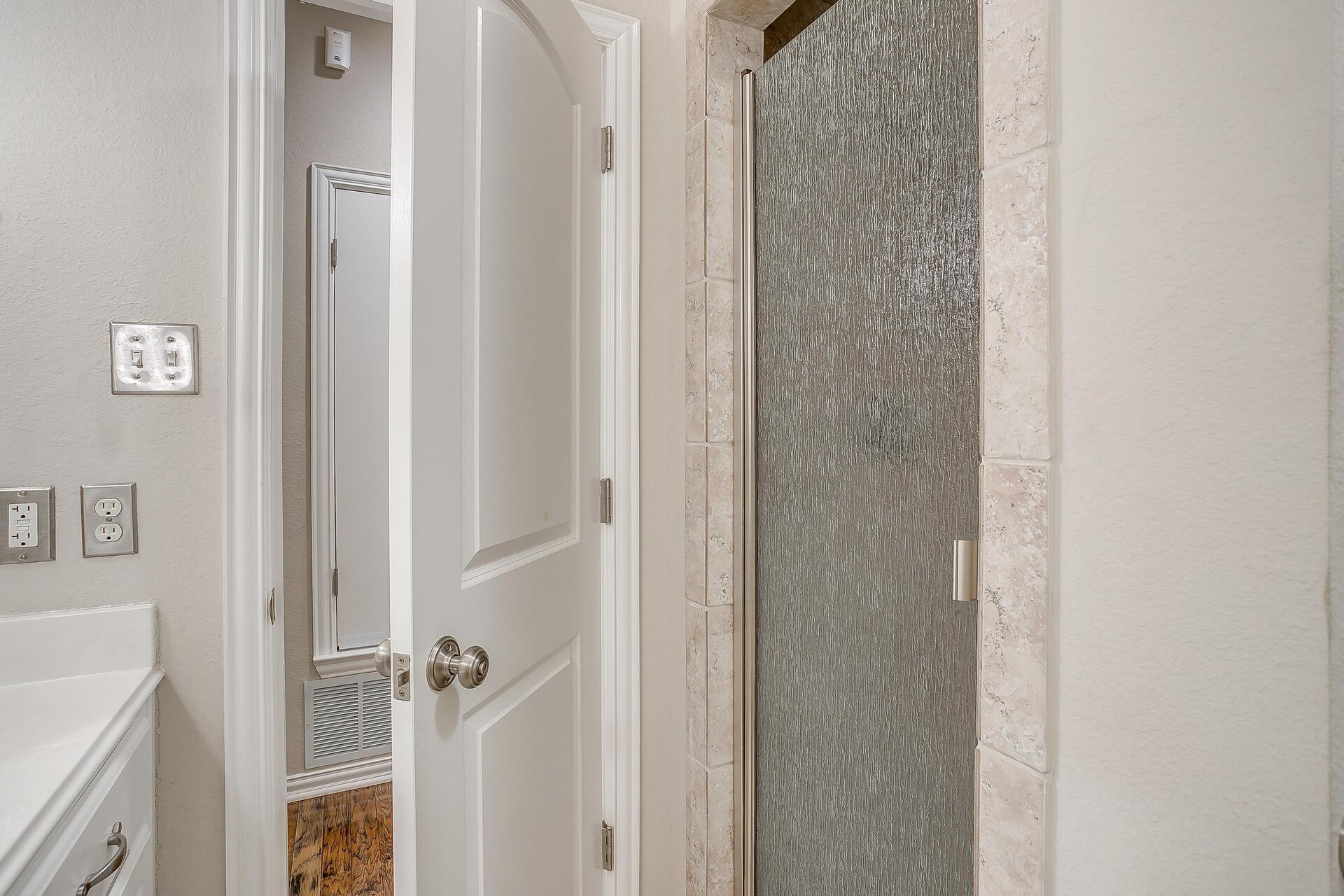 An image that shows 3604 Cliffwood Drive (24 Of 59)