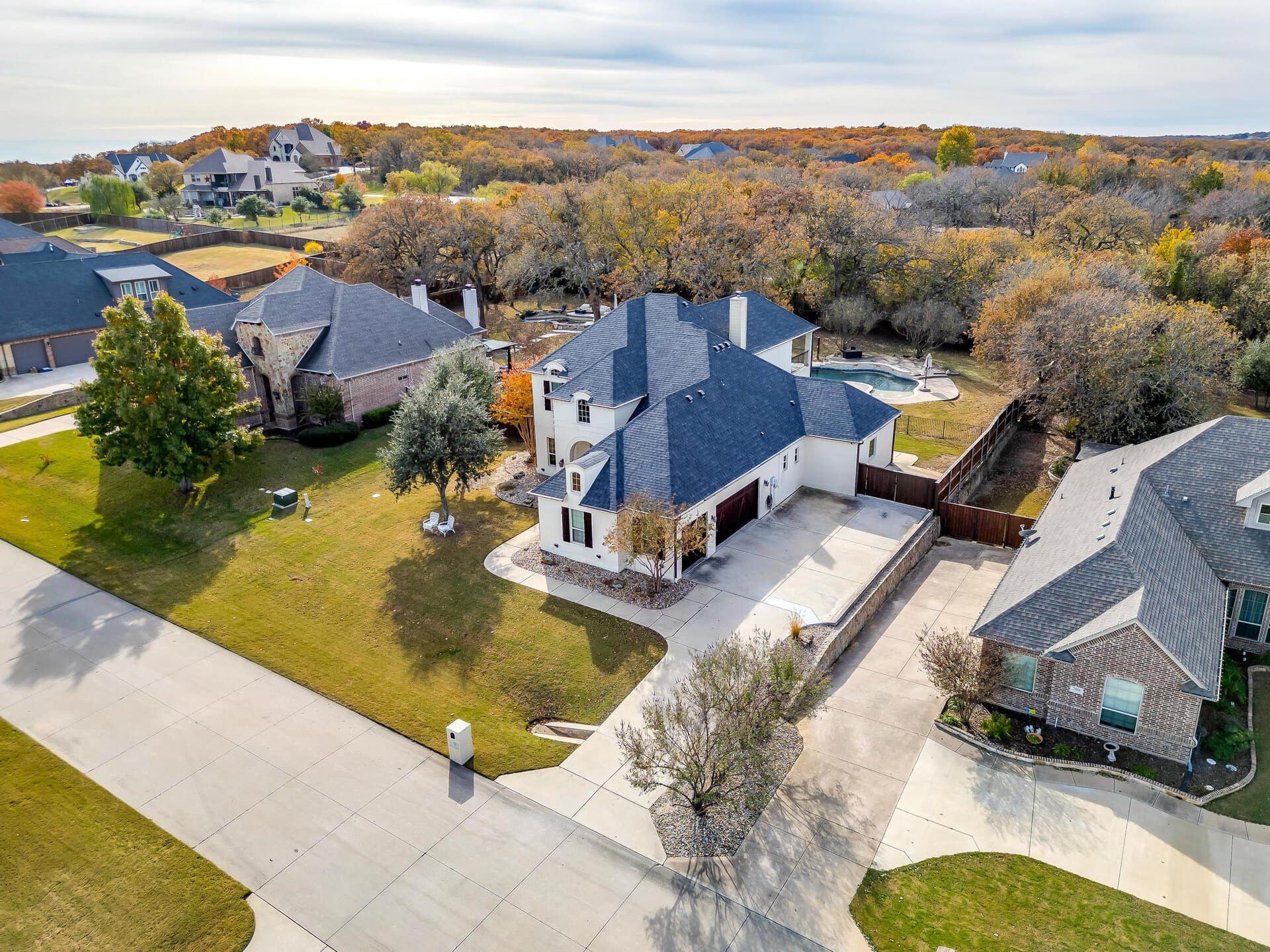 An image that shows 705 Falls Creek Ct (3 Of 99)
