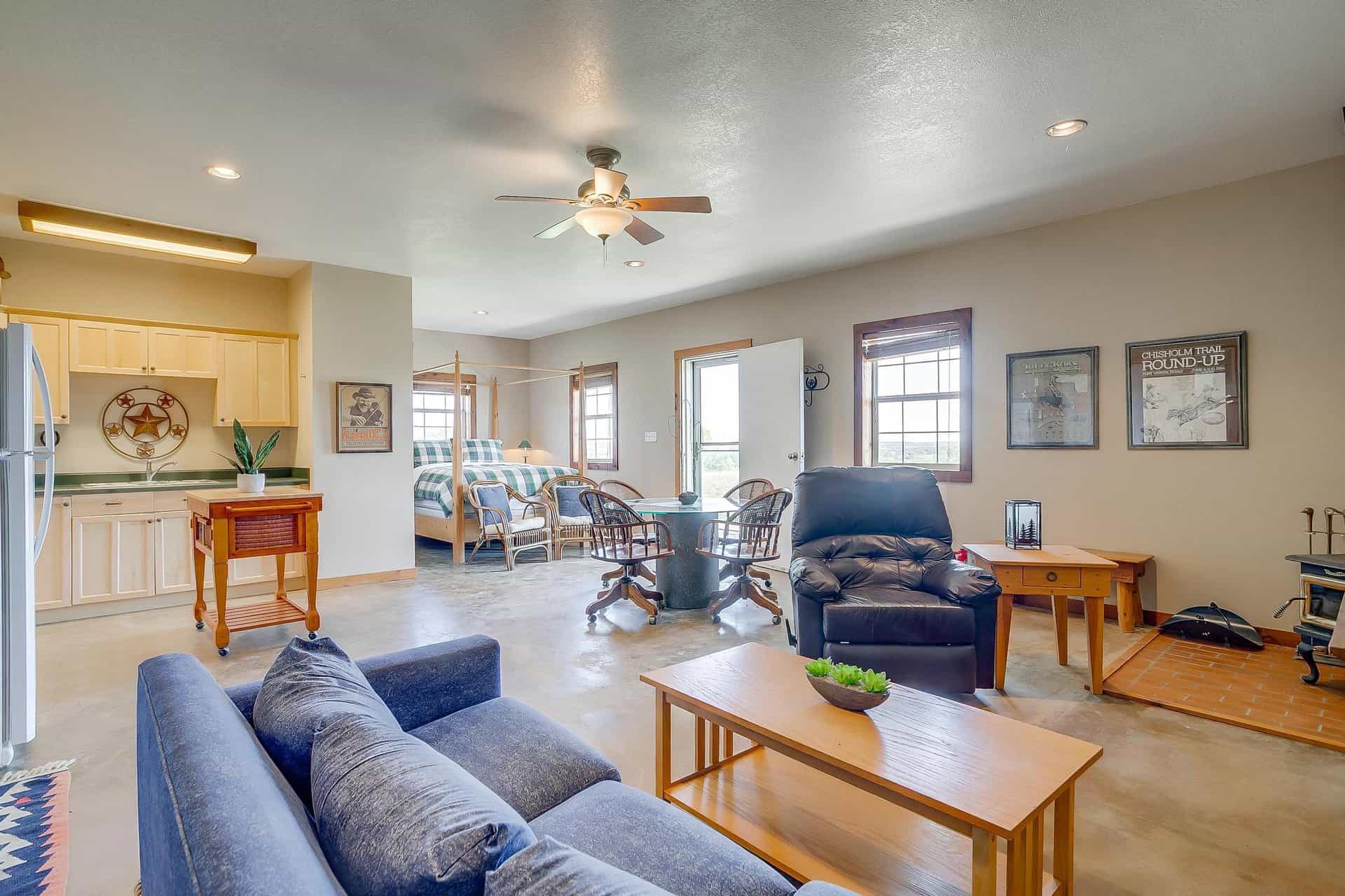 An image that shows 131 Private Rd 2549b (24 Of 79)