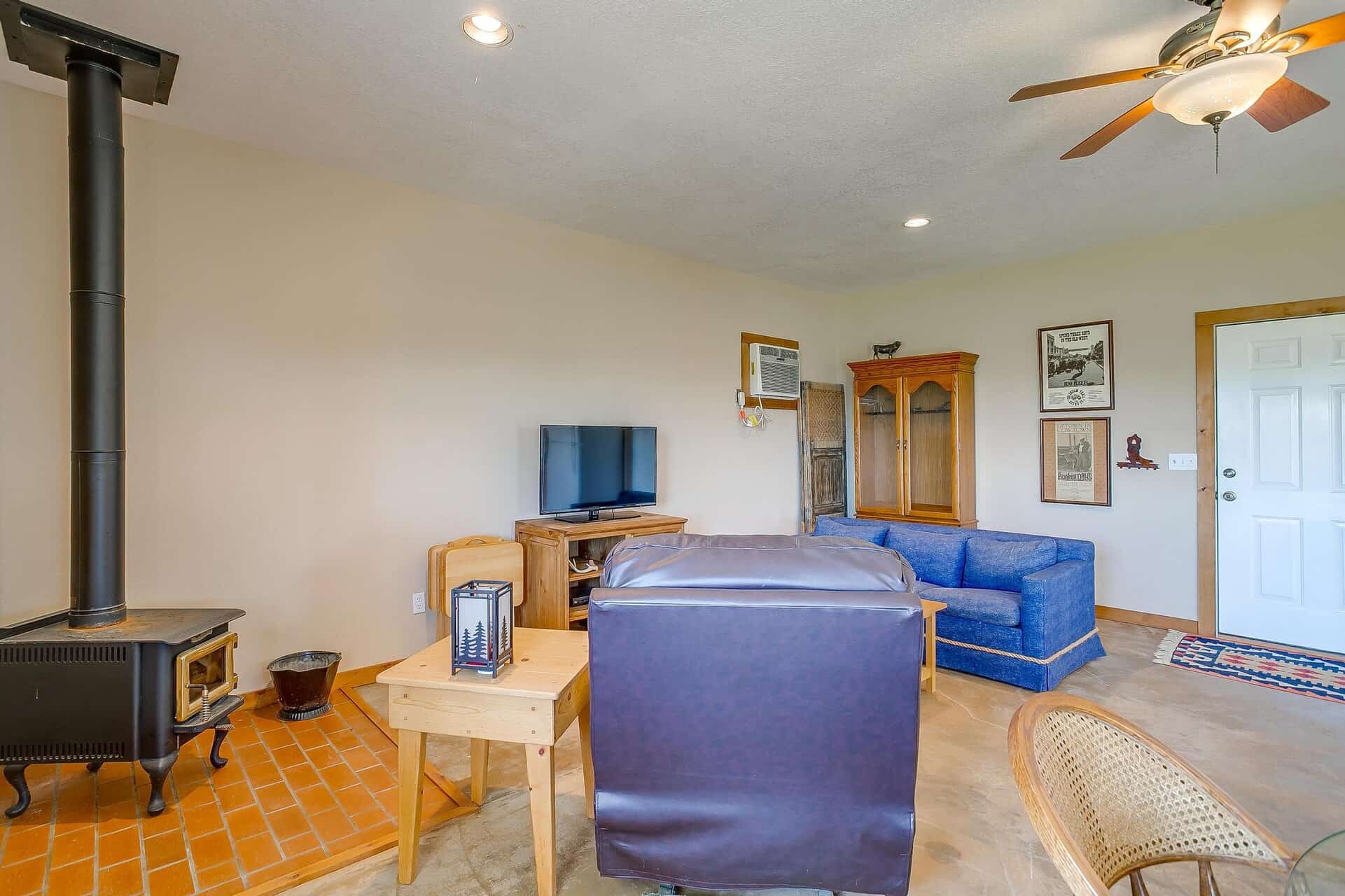 An image that shows 131 Private Rd 2549b (26 Of 79)